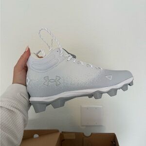 NEW Under Armour White and Gray Cleats